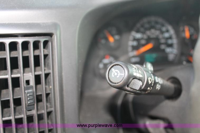 image for item E4312 2004 Chevrolet Express 1500 van