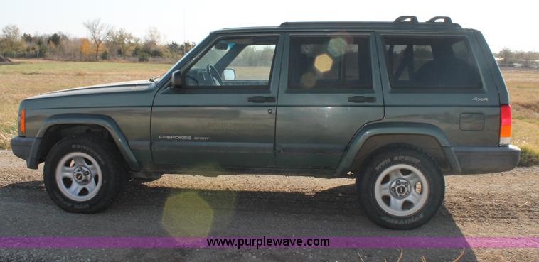 image for item E4313 2000 Jeep Cherokee Sport SUV