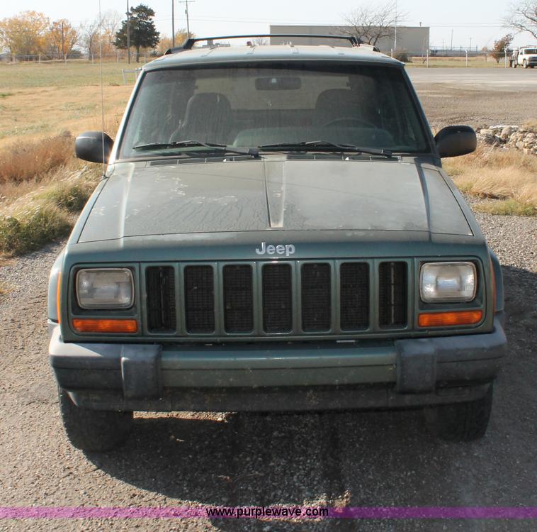 image for item E4313 2000 Jeep Cherokee Sport SUV