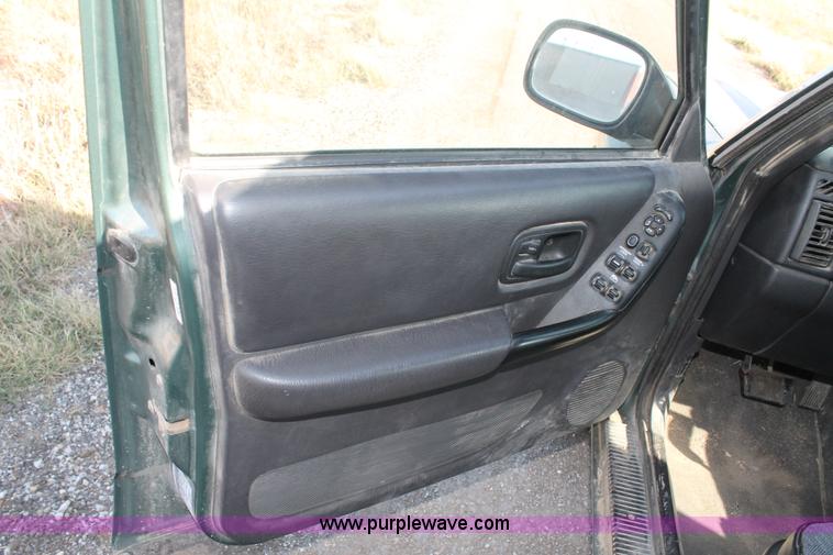 image for item E4313 2000 Jeep Cherokee Sport SUV