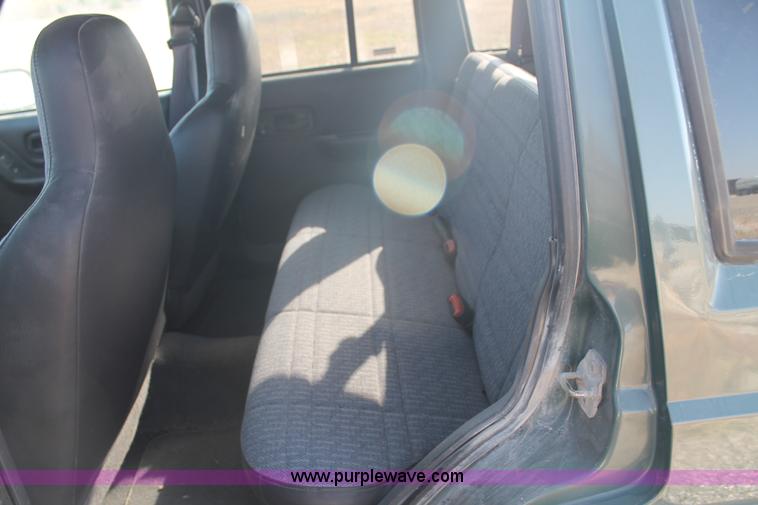 image for item E4313 2000 Jeep Cherokee Sport SUV