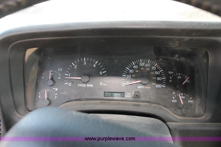 image for item E4313 2000 Jeep Cherokee Sport SUV