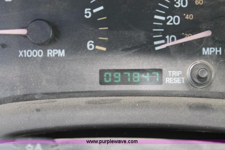 image for item E4313 2000 Jeep Cherokee Sport SUV