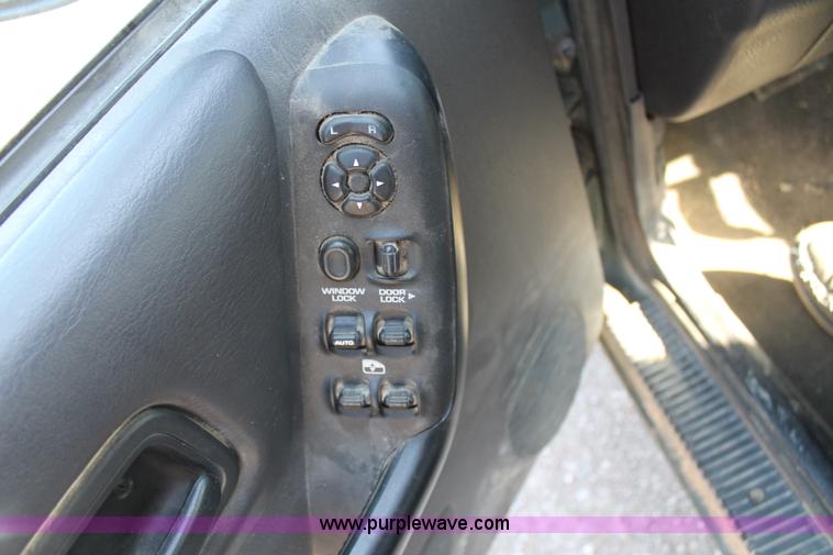 image for item E4313 2000 Jeep Cherokee Sport SUV