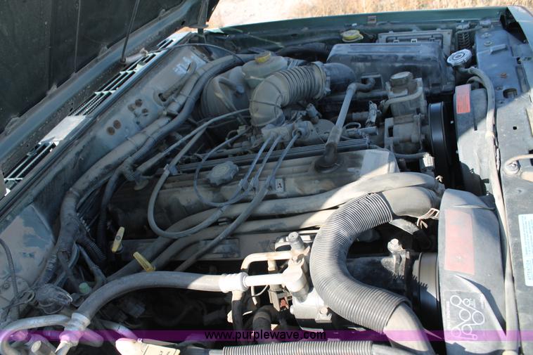 image for item E4313 2000 Jeep Cherokee Sport SUV