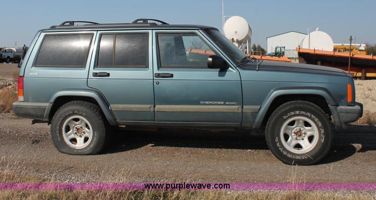 image for item E4314 1999 Jeep Cherokee Sport SUV