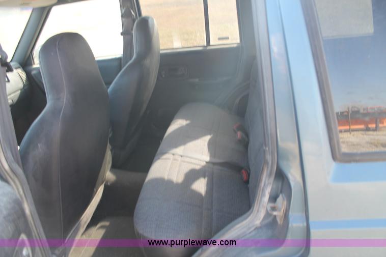 image for item E4314 1999 Jeep Cherokee Sport SUV