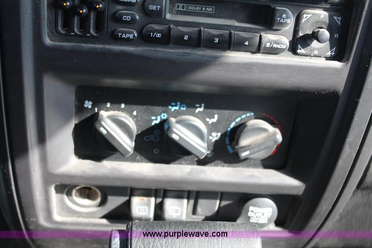 image for item E4314 1999 Jeep Cherokee Sport SUV