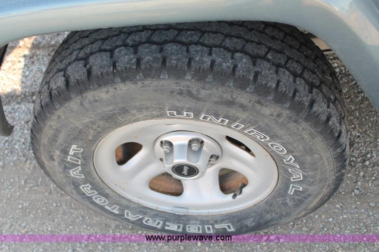 image for item E4314 1999 Jeep Cherokee Sport SUV