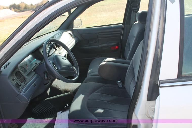 image for item E4316 2000 Ford Crown Victoria Police Interceptor