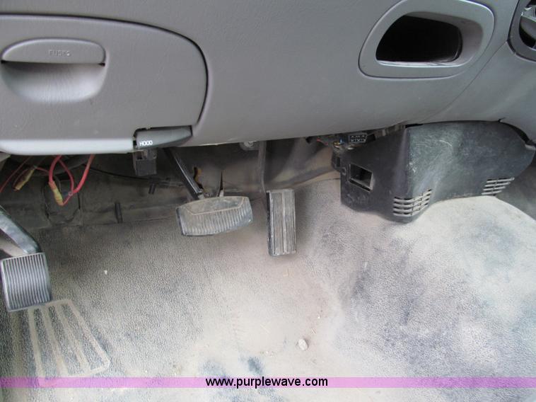 image for item E5843 1997 Ford F150 pickup truck