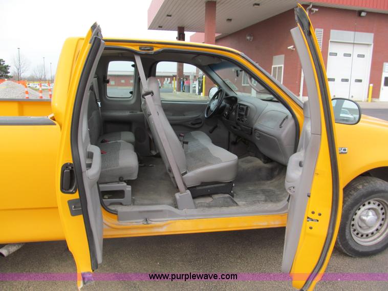 image for item E5843 1997 Ford F150 pickup truck