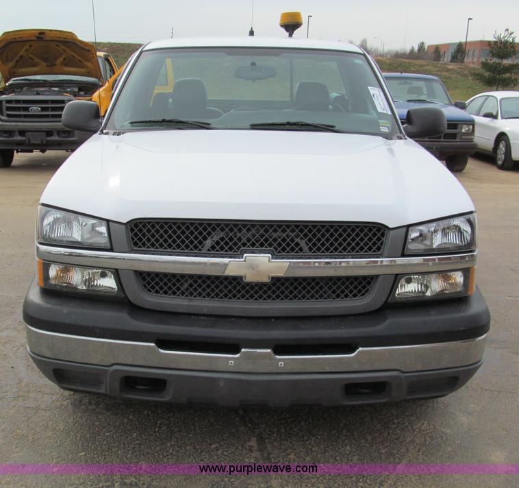 image for item E5844 2005 Chevrolet Silverado 1500 pickup truck