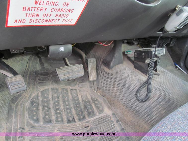 image for item E5844 2005 Chevrolet Silverado 1500 pickup truck