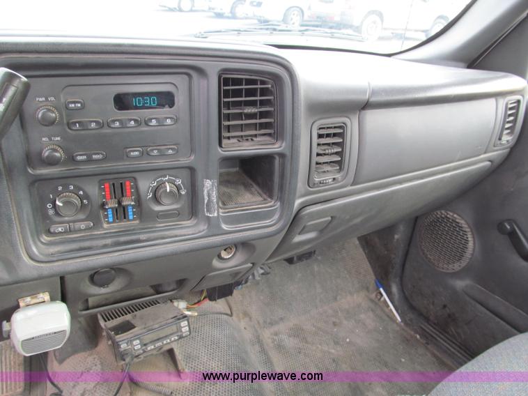 image for item E5844 2005 Chevrolet Silverado 1500 pickup truck