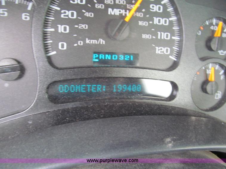 image for item E5844 2005 Chevrolet Silverado 1500 pickup truck