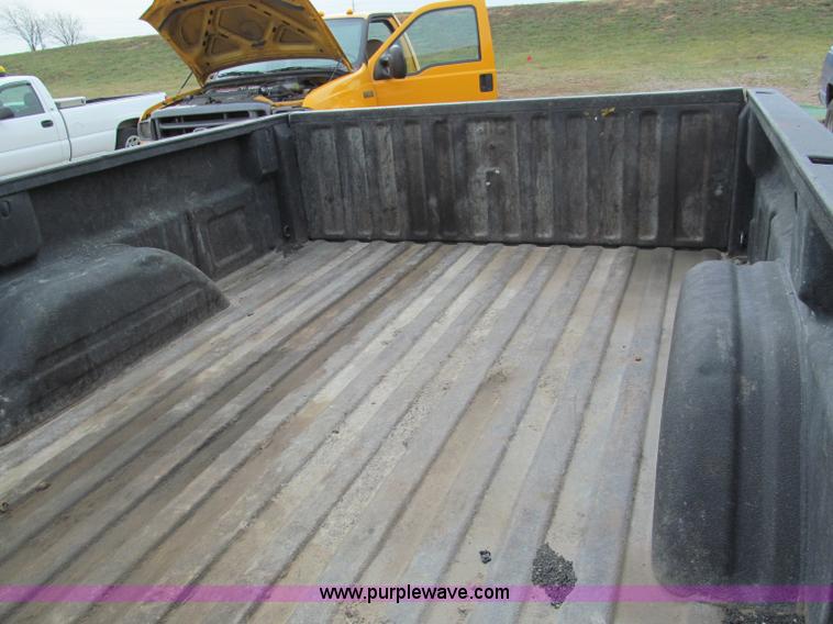 image for item E5844 2005 Chevrolet Silverado 1500 pickup truck