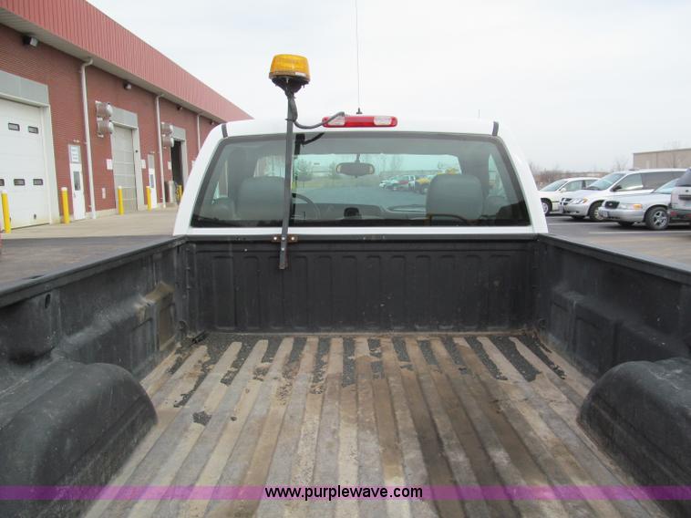 image for item E5844 2005 Chevrolet Silverado 1500 pickup truck