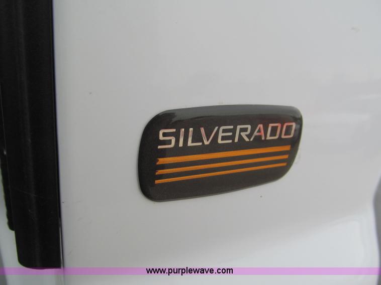 image for item E5844 2005 Chevrolet Silverado 1500 pickup truck