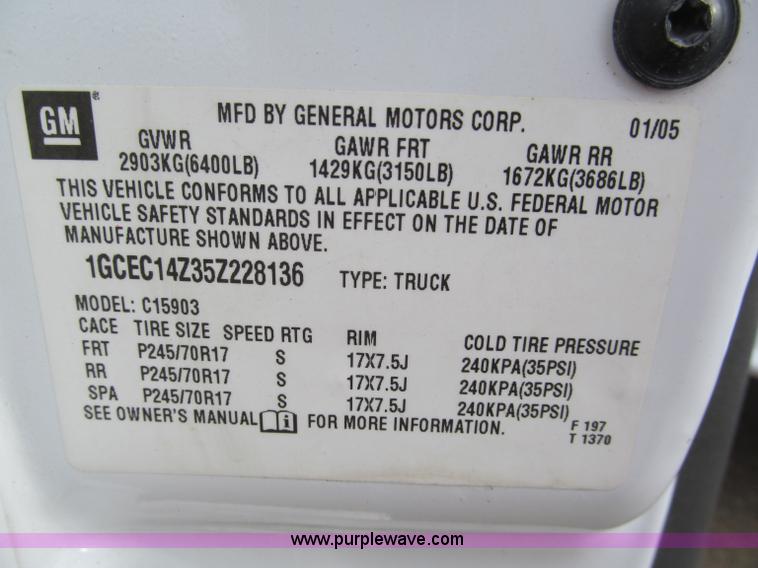 image for item E5844 2005 Chevrolet Silverado 1500 pickup truck