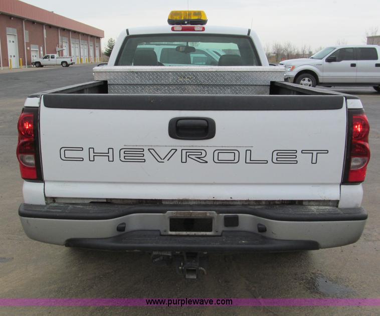 image for item E5847 2005 Chevrolet Silverado 1500 pickup truck