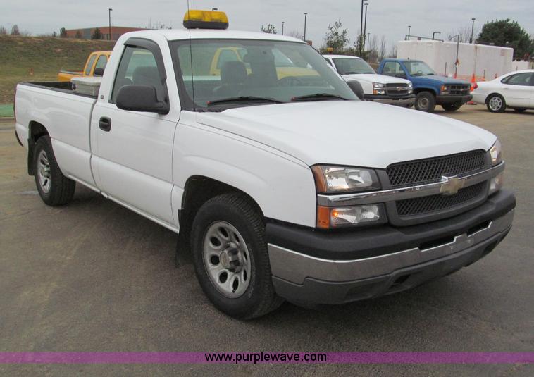 image for item E5847 2005 Chevrolet Silverado 1500 pickup truck