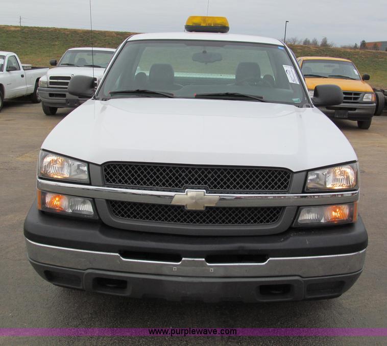 image for item E5847 2005 Chevrolet Silverado 1500 pickup truck