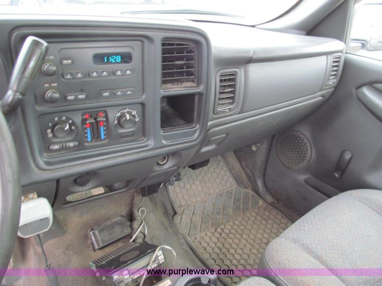 image for item E5847 2005 Chevrolet Silverado 1500 pickup truck