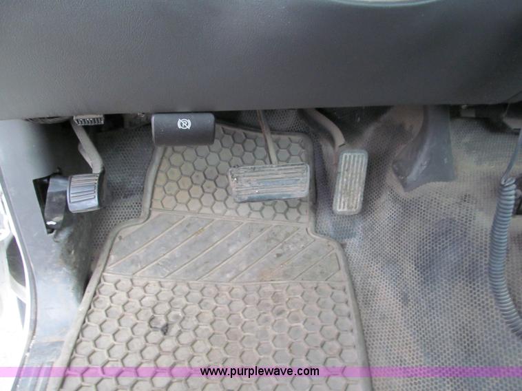 image for item E5847 2005 Chevrolet Silverado 1500 pickup truck