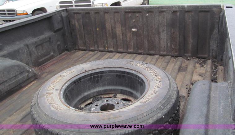 image for item E5847 2005 Chevrolet Silverado 1500 pickup truck