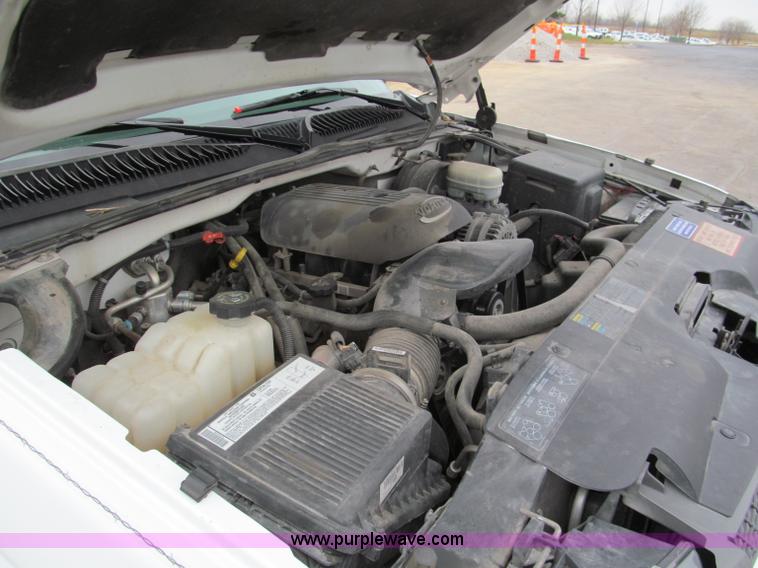 image for item E5847 2005 Chevrolet Silverado 1500 pickup truck