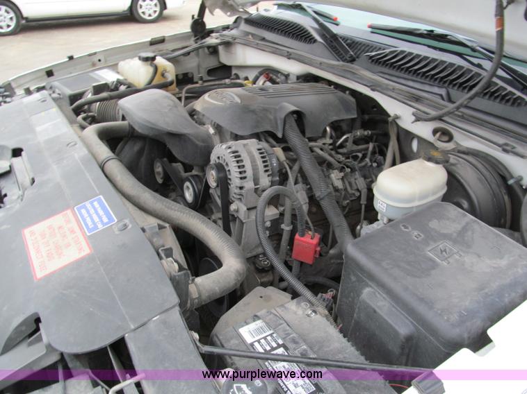 image for item E5847 2005 Chevrolet Silverado 1500 pickup truck