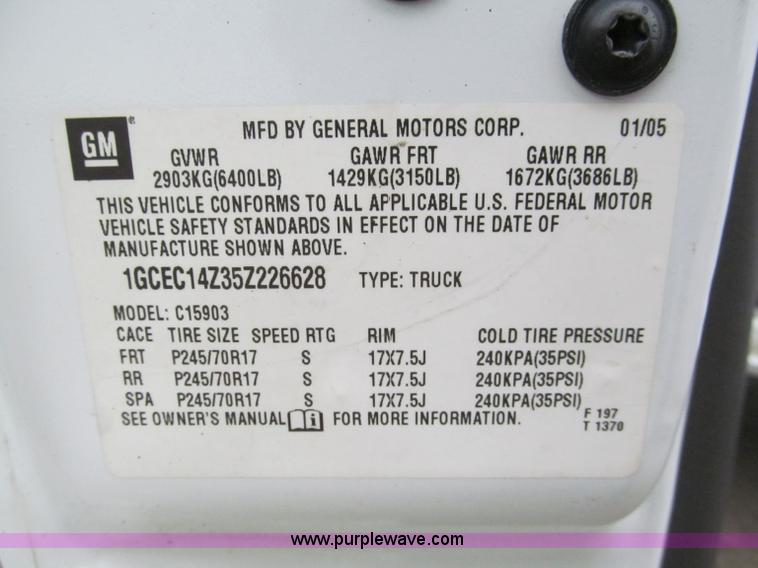 image for item E5847 2005 Chevrolet Silverado 1500 pickup truck