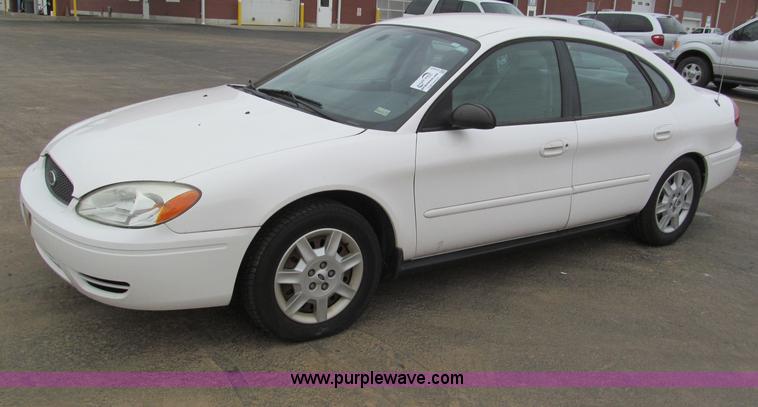 image for item E5848 2004 Ford Taurus LX