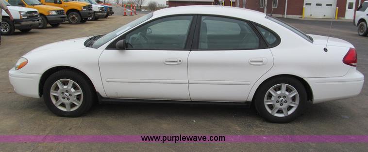 image for item E5848 2004 Ford Taurus LX