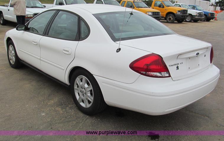 image for item E5848 2004 Ford Taurus LX