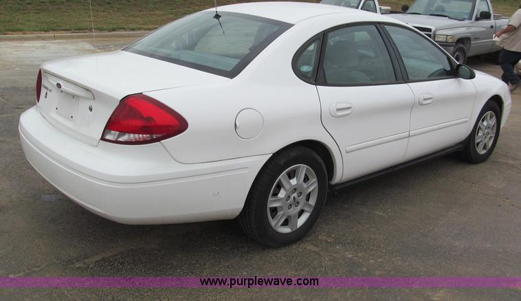 image for item E5848 2004 Ford Taurus LX