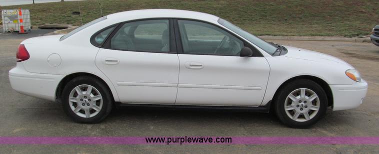 image for item E5848 2004 Ford Taurus LX