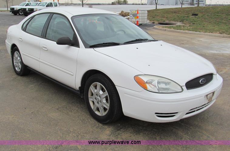 image for item E5848 2004 Ford Taurus LX