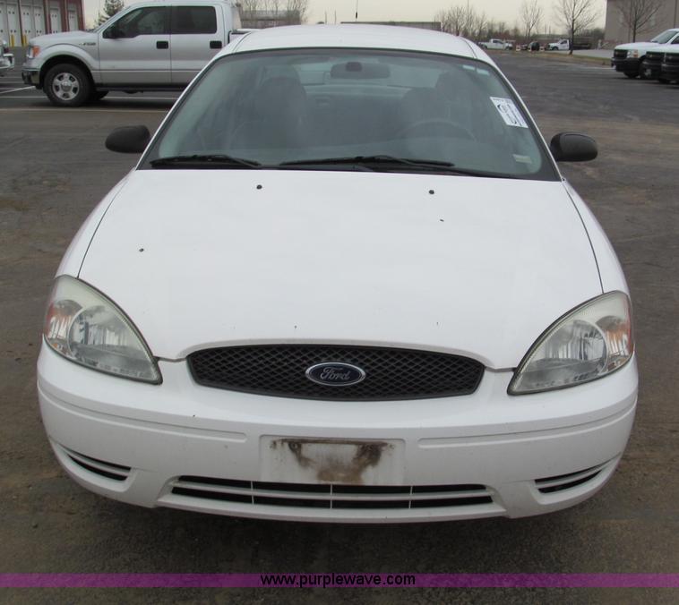 image for item E5848 2004 Ford Taurus LX