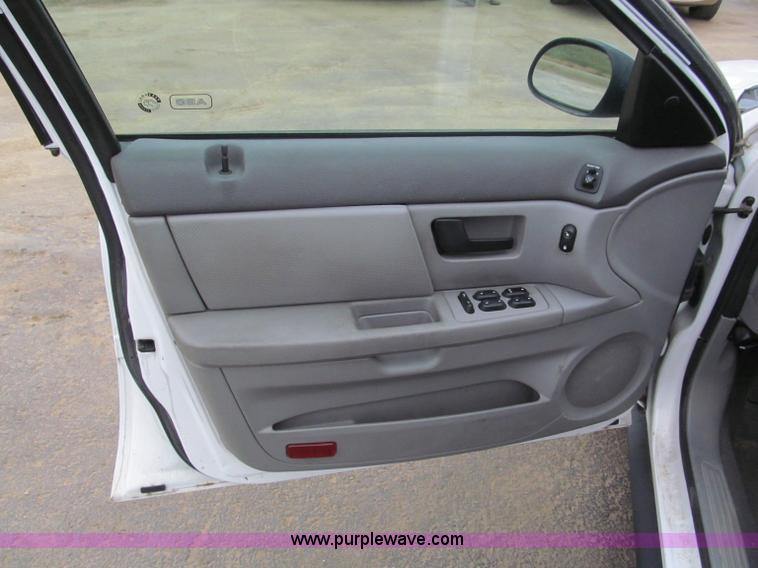 image for item E5848 2004 Ford Taurus LX