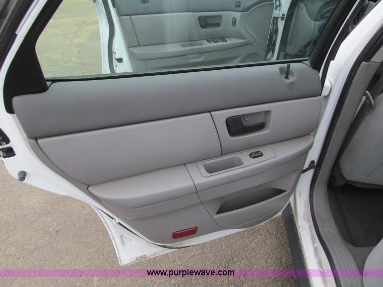 image for item E5848 2004 Ford Taurus LX