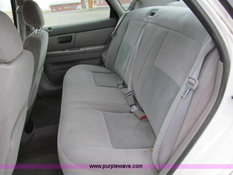 image for item E5848 2004 Ford Taurus LX