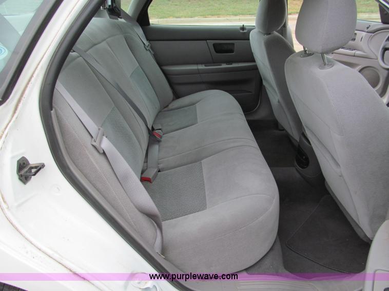 image for item E5848 2004 Ford Taurus LX