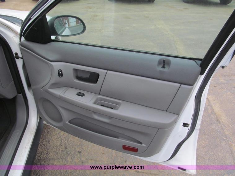 image for item E5848 2004 Ford Taurus LX