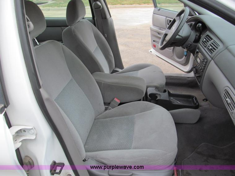 image for item E5848 2004 Ford Taurus LX