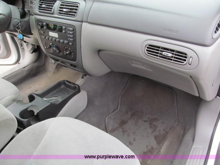 image for item E5848 2004 Ford Taurus LX