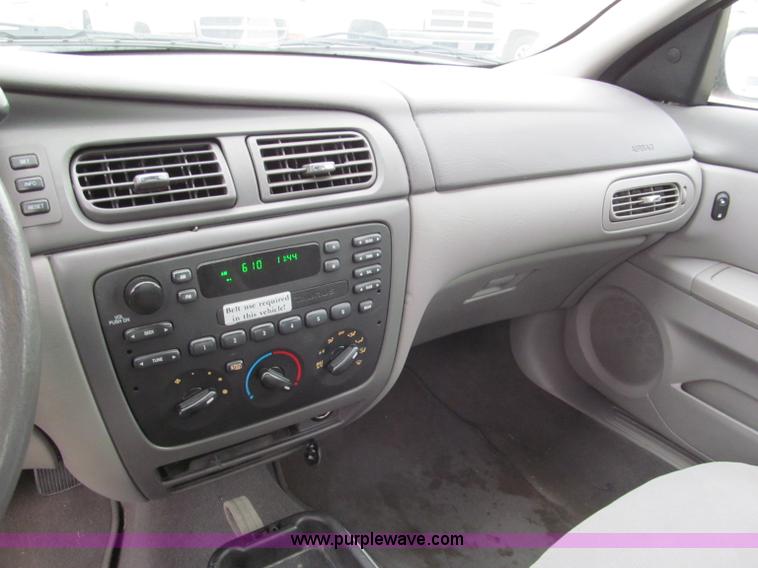image for item E5848 2004 Ford Taurus LX