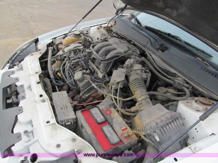 image for item E5848 2004 Ford Taurus LX