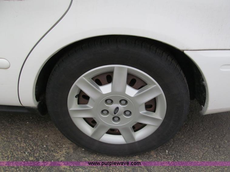 image for item E5848 2004 Ford Taurus LX
